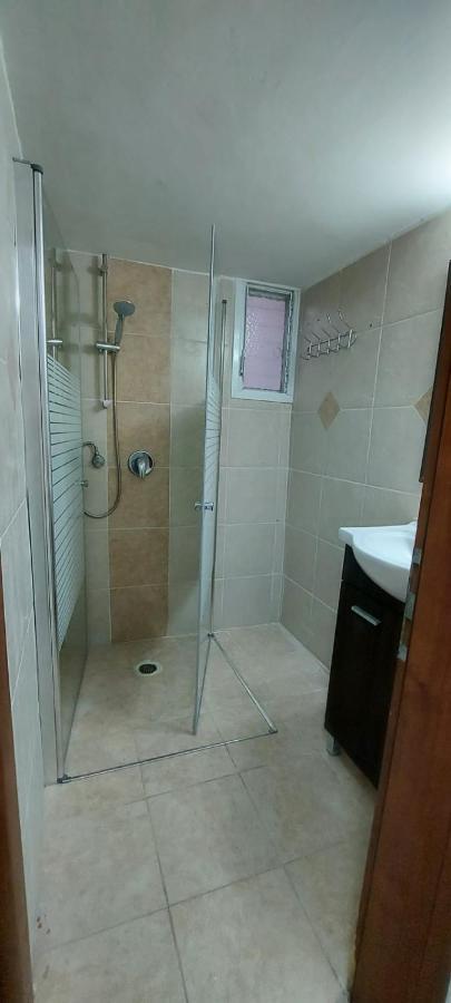 Adi'S Apartment - Тверия Экстерьер фото